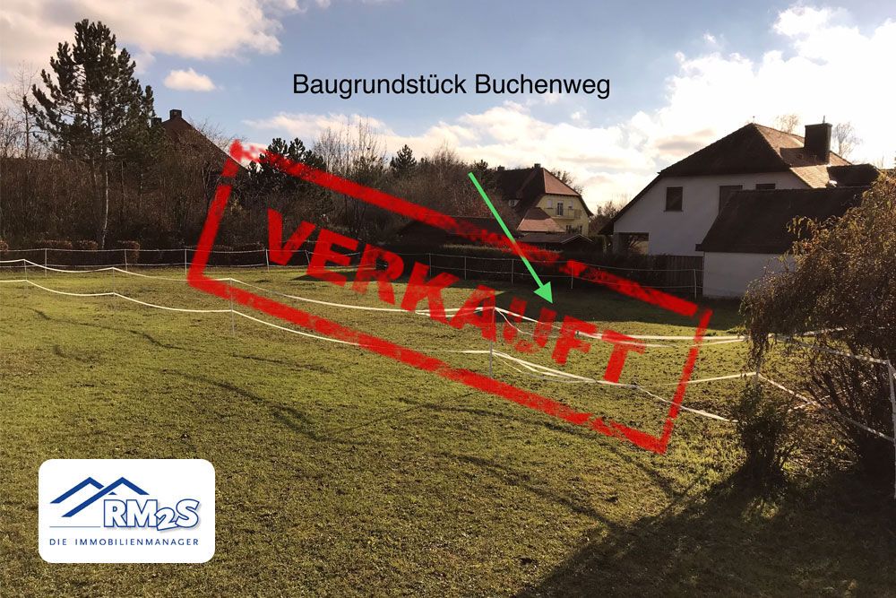 Unbebautes Baugrundstück mit Wiese in Wohnlage